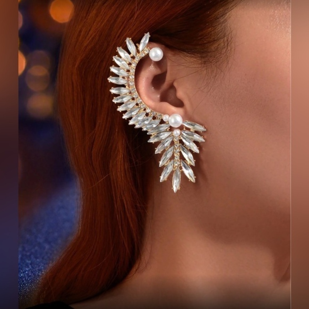 ✨NEW Elegant Gold and Silver Ear Cuff with Pearls